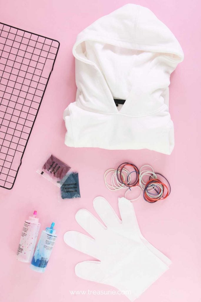 Supplies to tie dye a hoodie