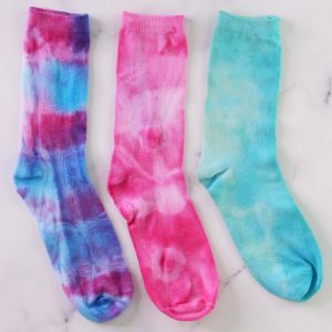 How to Tie Dye Socks, featured image