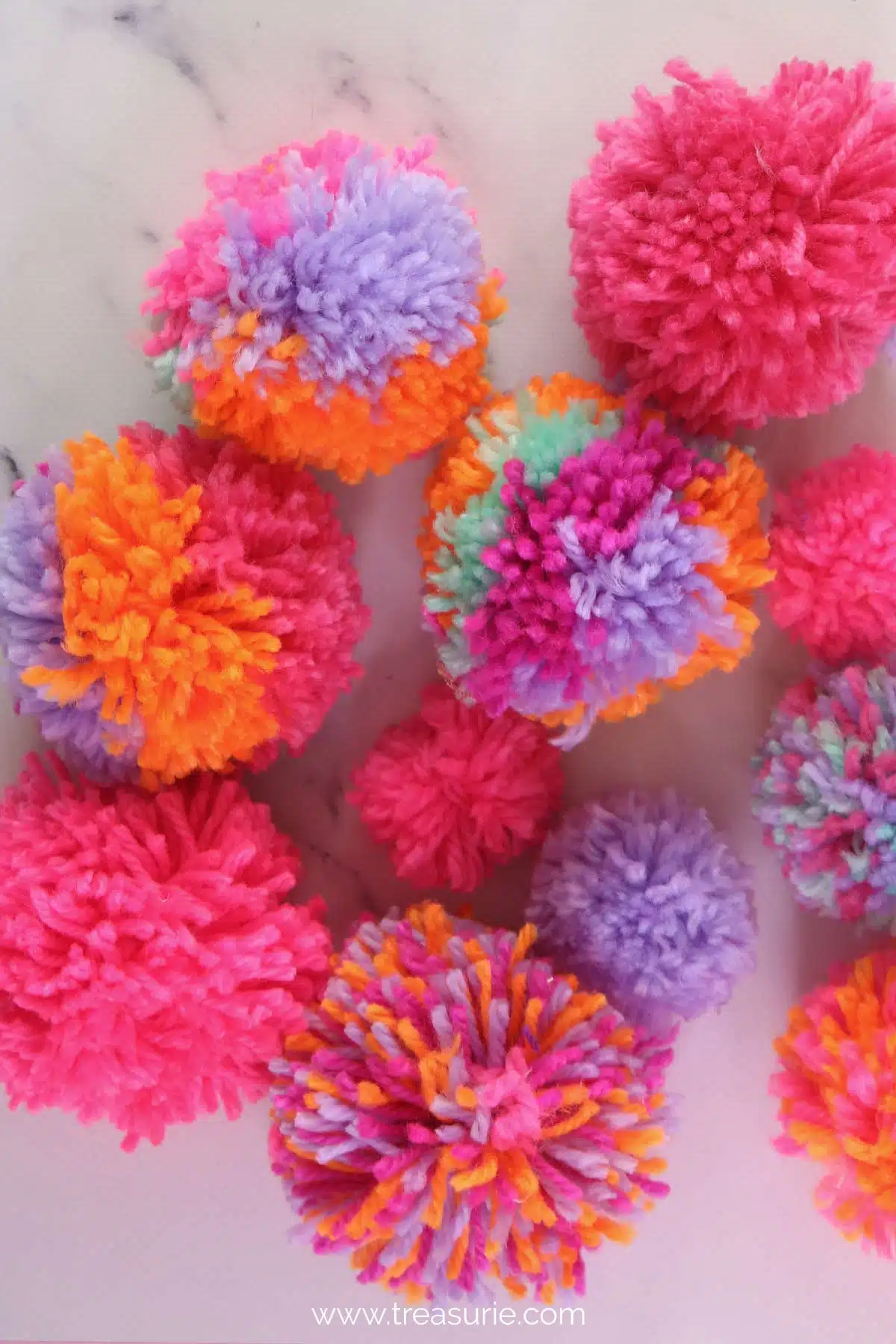 DIY Pom Poms, How to Make Pom Poms