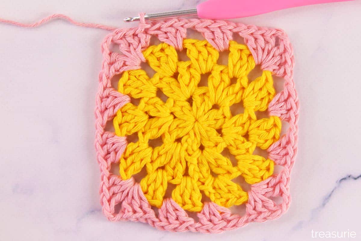 Circle in a square granny
