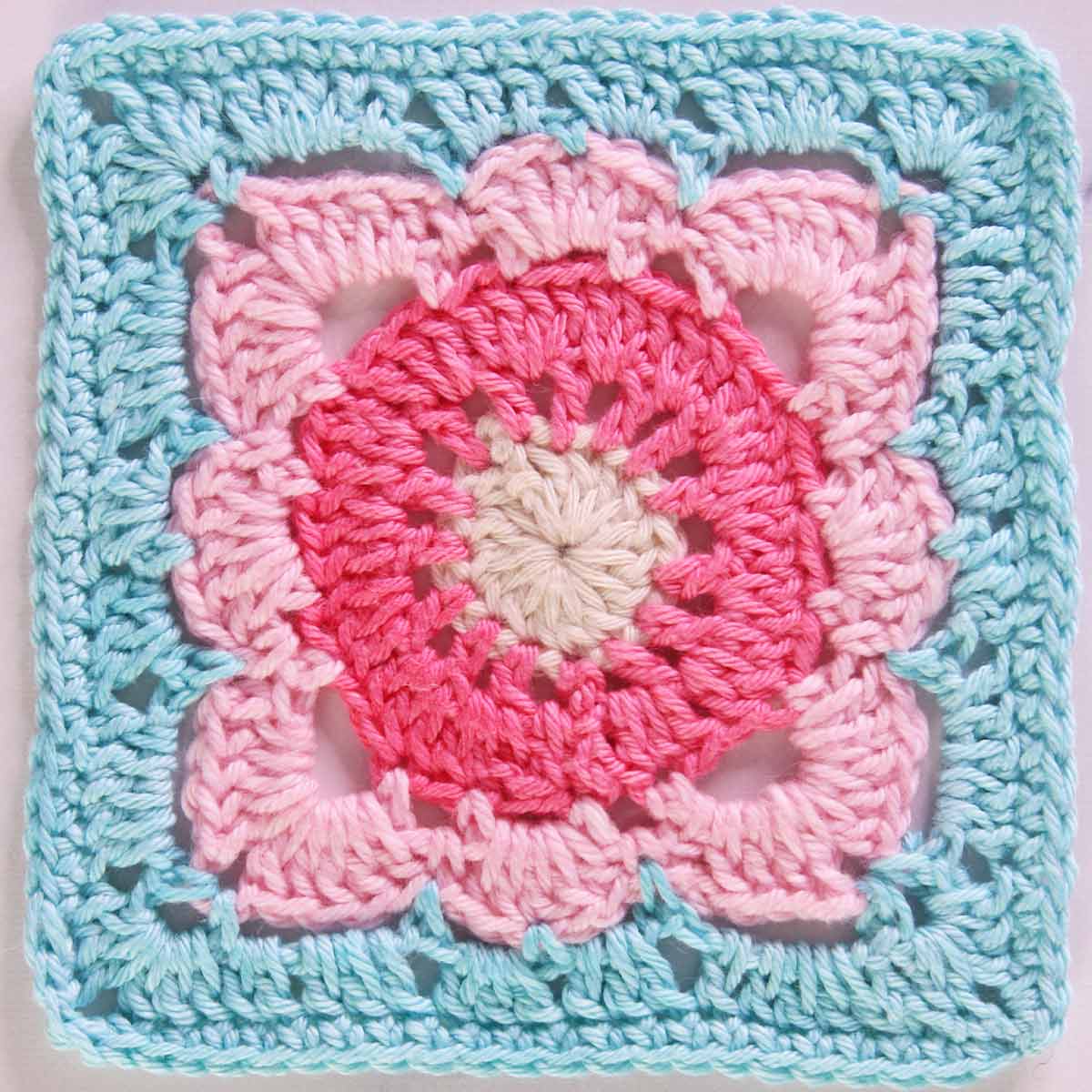 Heart Granny Square Pattern (Free) 2 Styles | TREASURIE