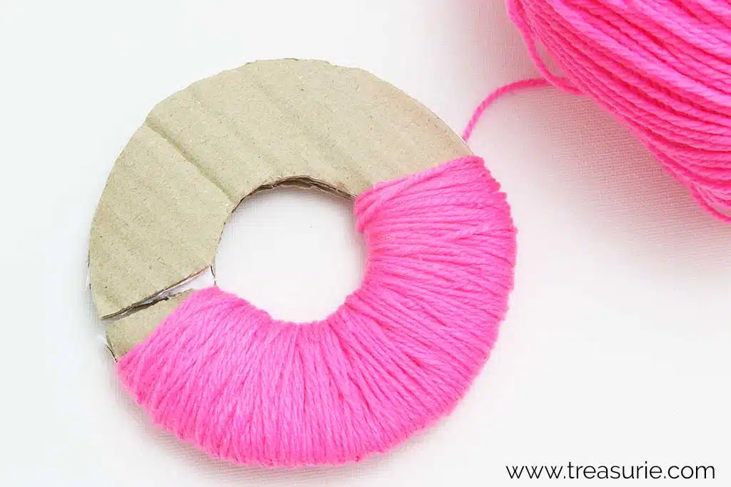 Wrap yarn around disks